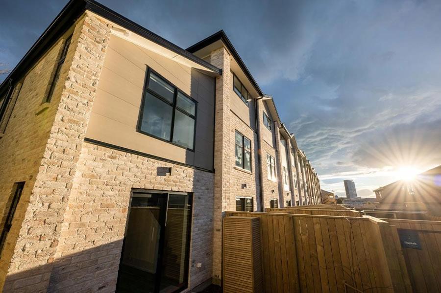Appartamento Cloud Nine Elegant Escape Awaits Christchurch Esterno foto