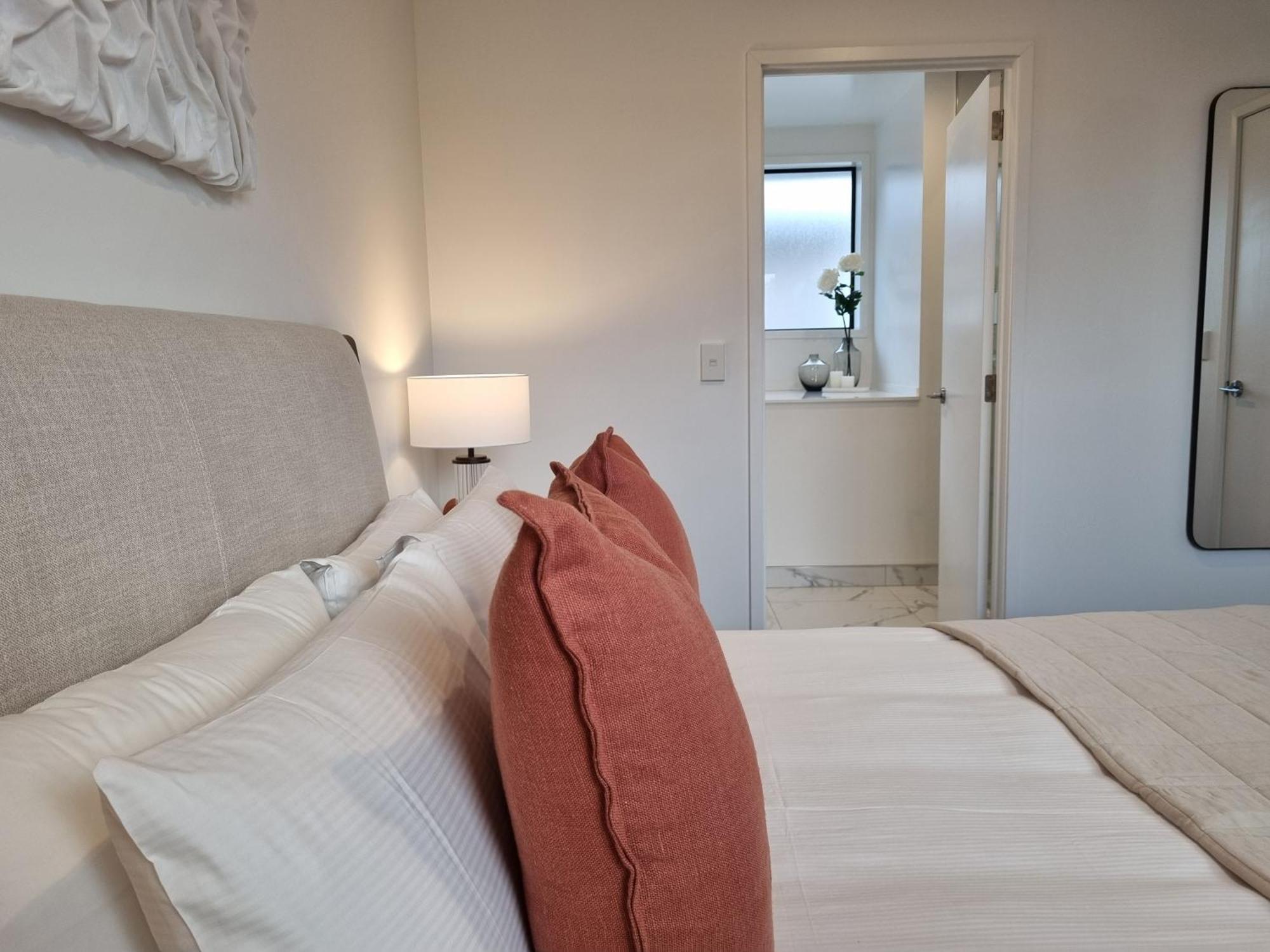 Appartamento Cloud Nine Elegant Escape Awaits Christchurch Esterno foto