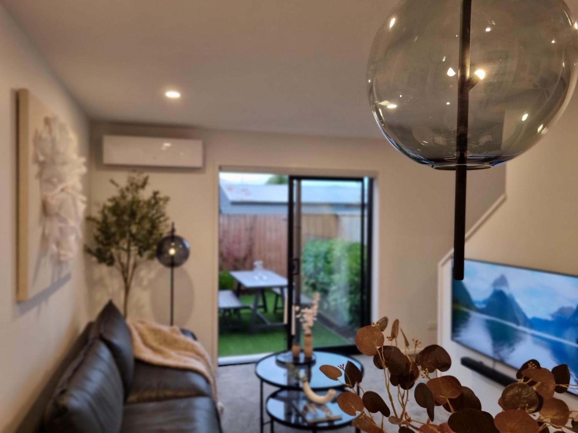 Appartamento Cloud Nine Elegant Escape Awaits Christchurch Esterno foto