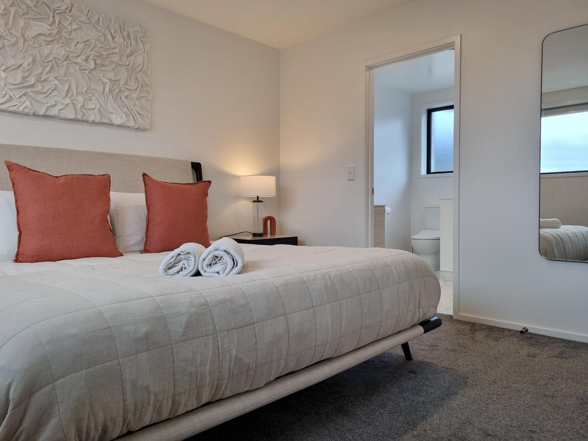Appartamento Cloud Nine Elegant Escape Awaits Christchurch Esterno foto
