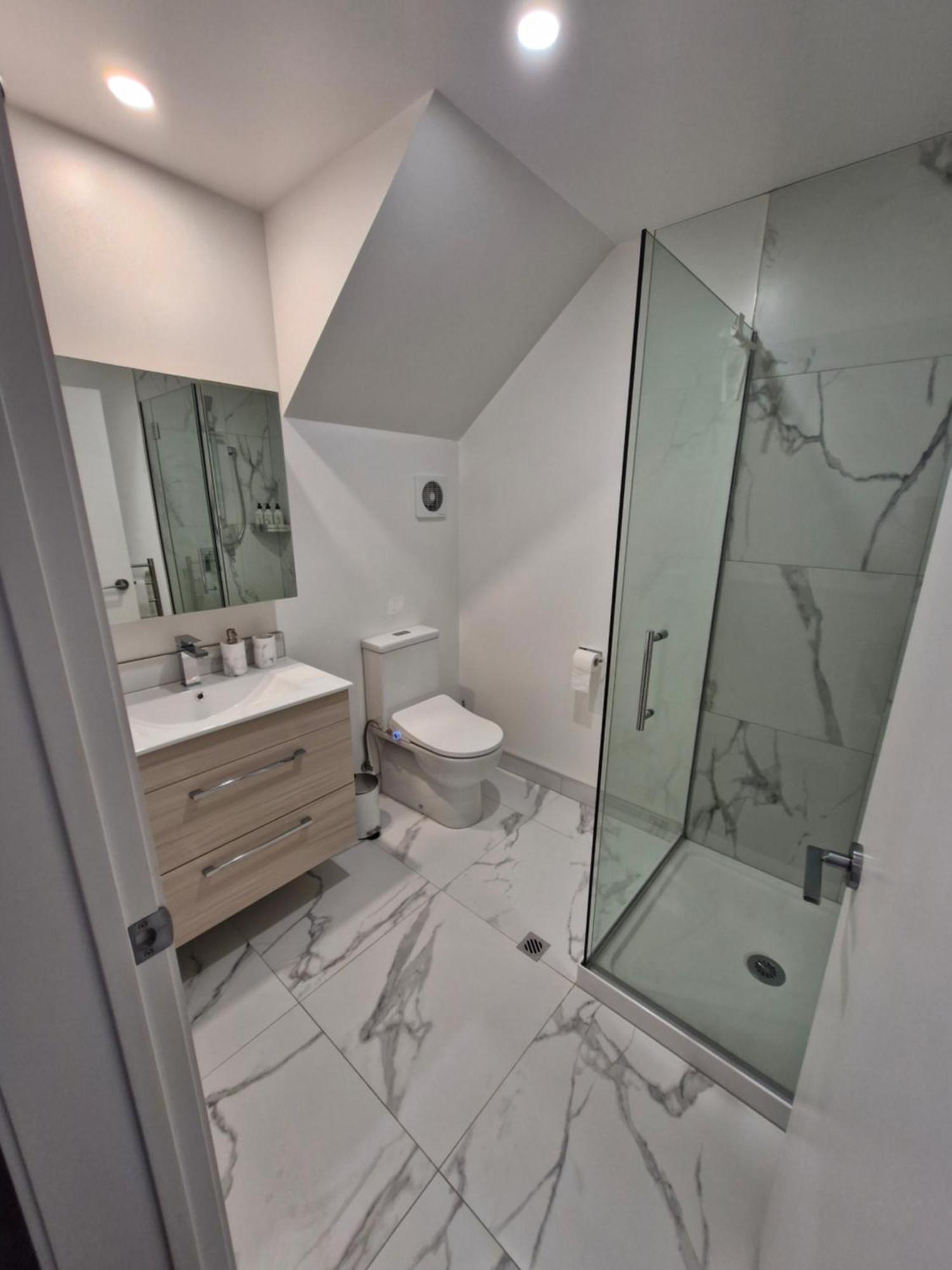 Appartamento Cloud Nine Elegant Escape Awaits Christchurch Esterno foto