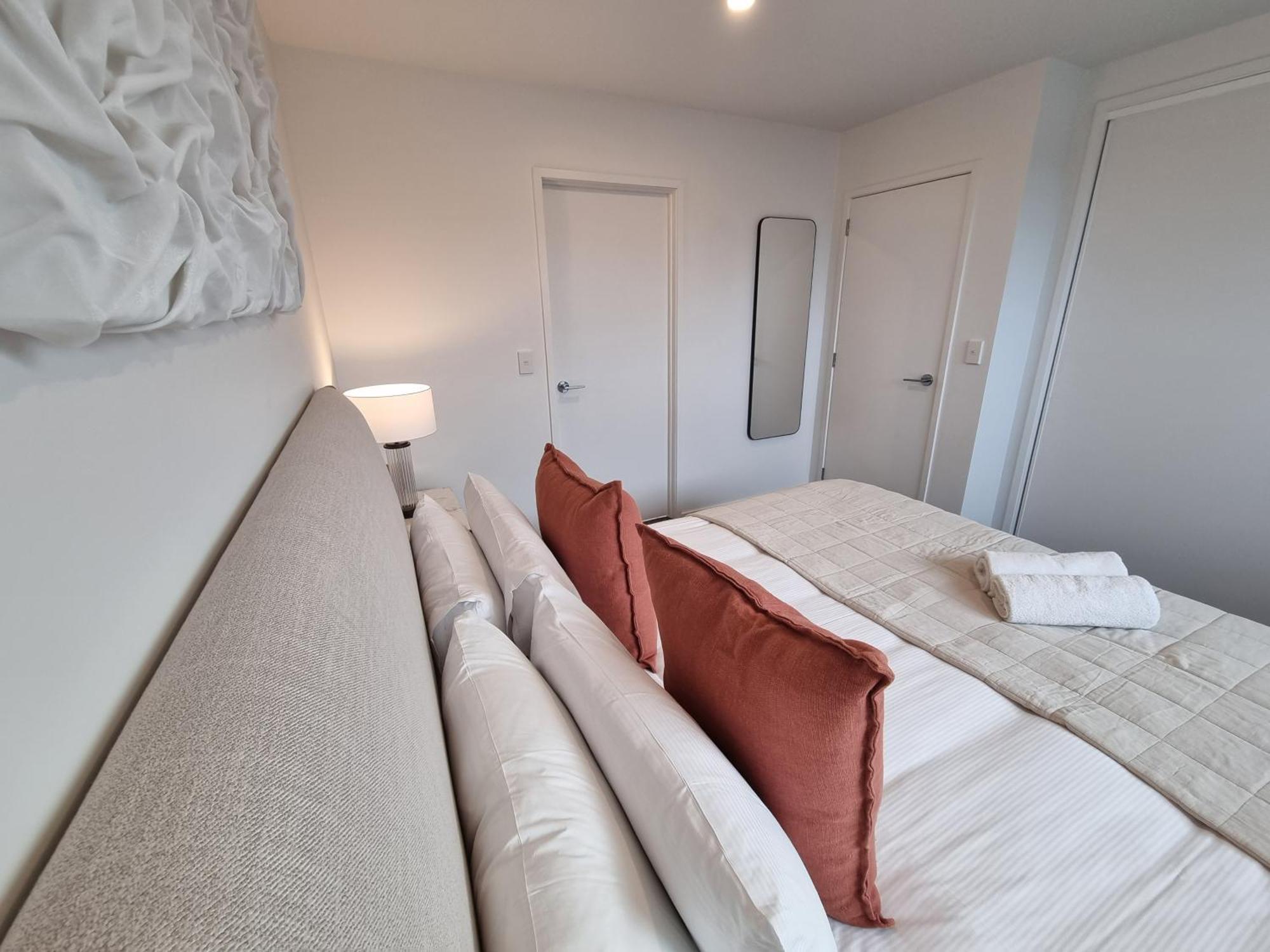 Appartamento Cloud Nine Elegant Escape Awaits Christchurch Esterno foto