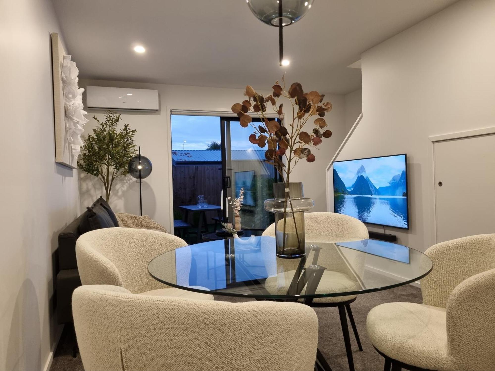 Appartamento Cloud Nine Elegant Escape Awaits Christchurch Esterno foto