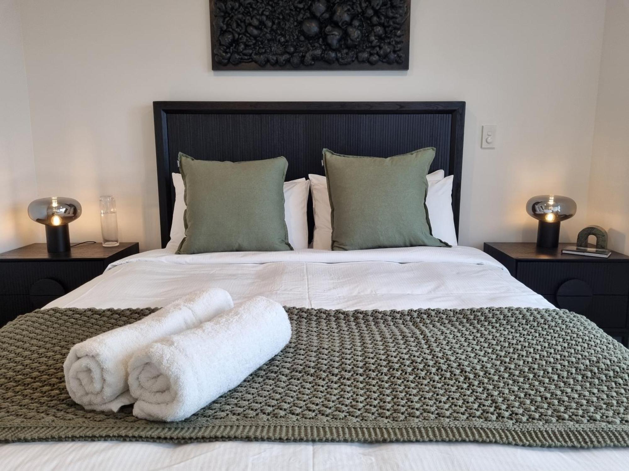 Appartamento Cloud Nine Elegant Escape Awaits Christchurch Esterno foto