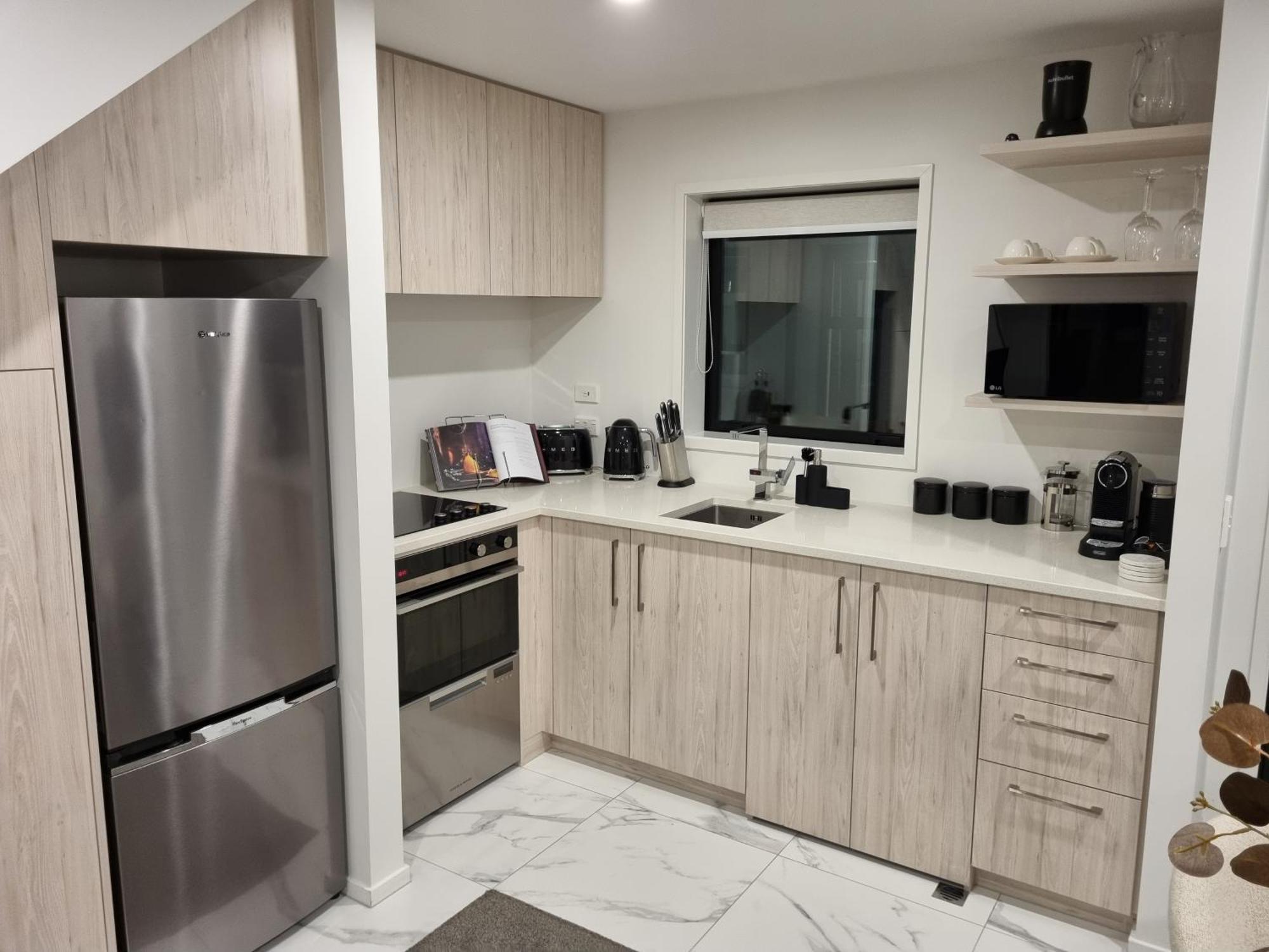 Appartamento Cloud Nine Elegant Escape Awaits Christchurch Esterno foto