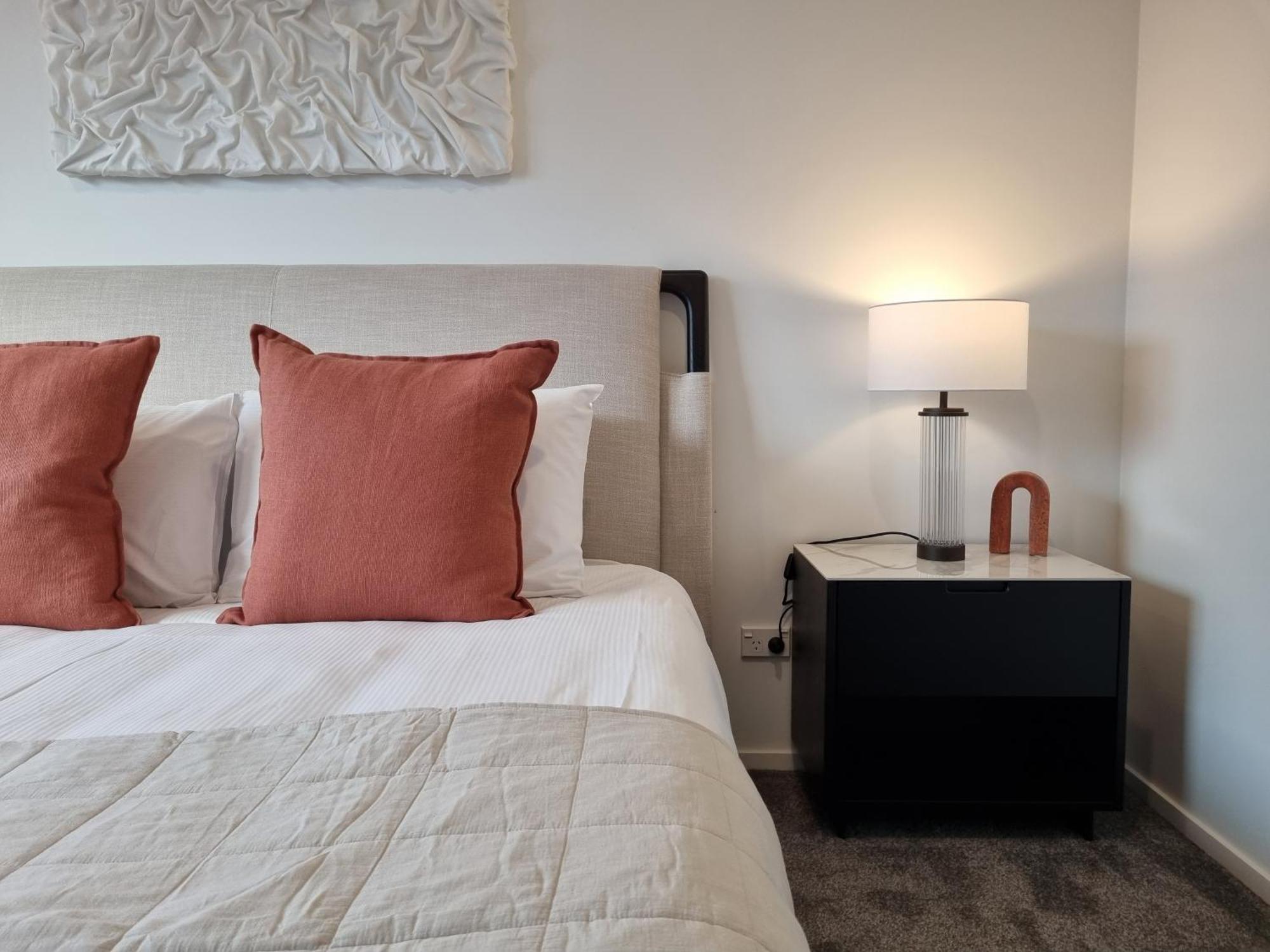 Appartamento Cloud Nine Elegant Escape Awaits Christchurch Esterno foto